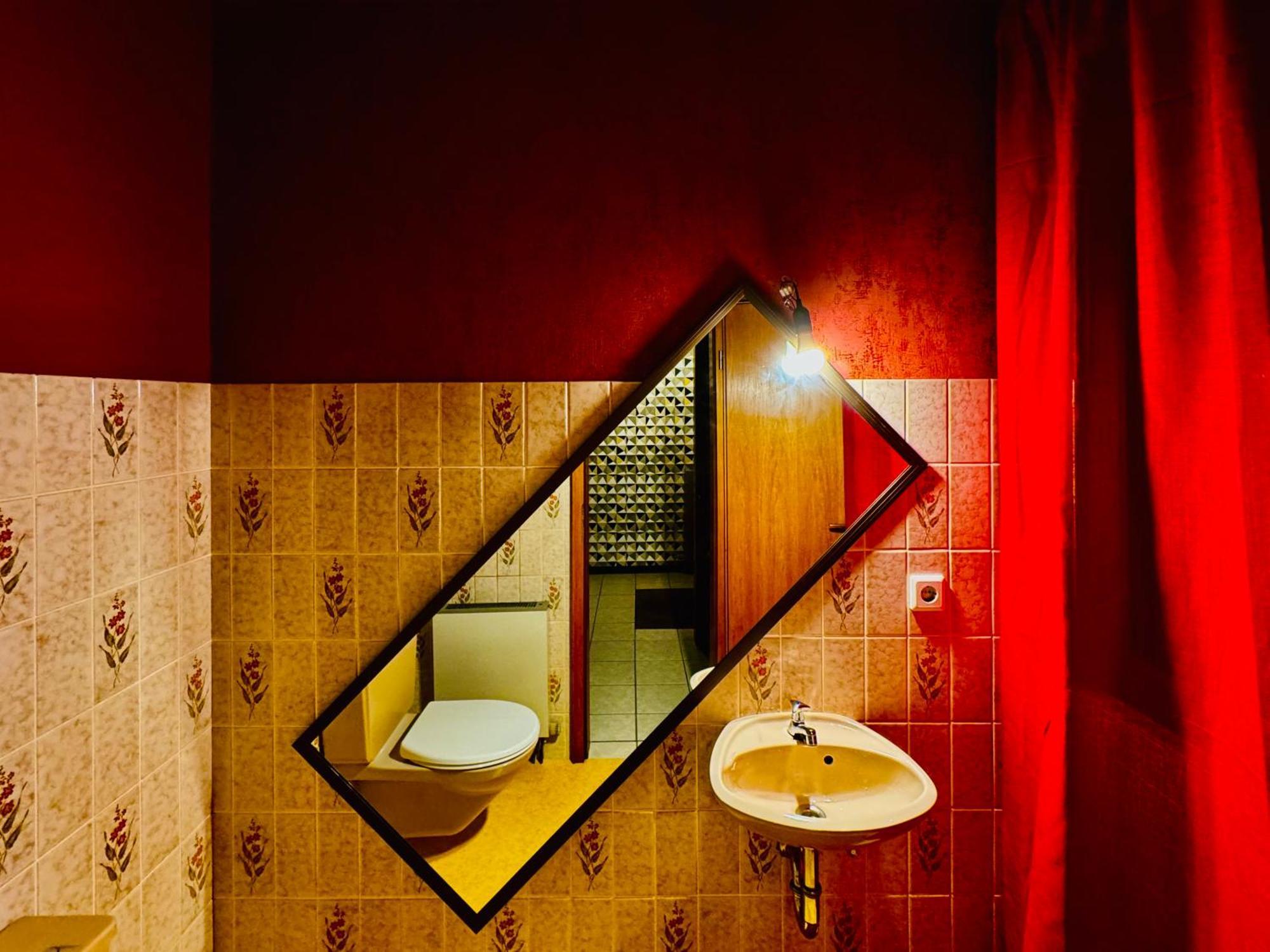 Bookeinfach Bad Ems - Private - Sauna Jacuzzi Whirlpool Swimmingpool Alahna Sup Beachvolleyball Billiards Ping Pong Cinema Theater Music Disco Ball Bbq Und Parkplaetze Exterior foto