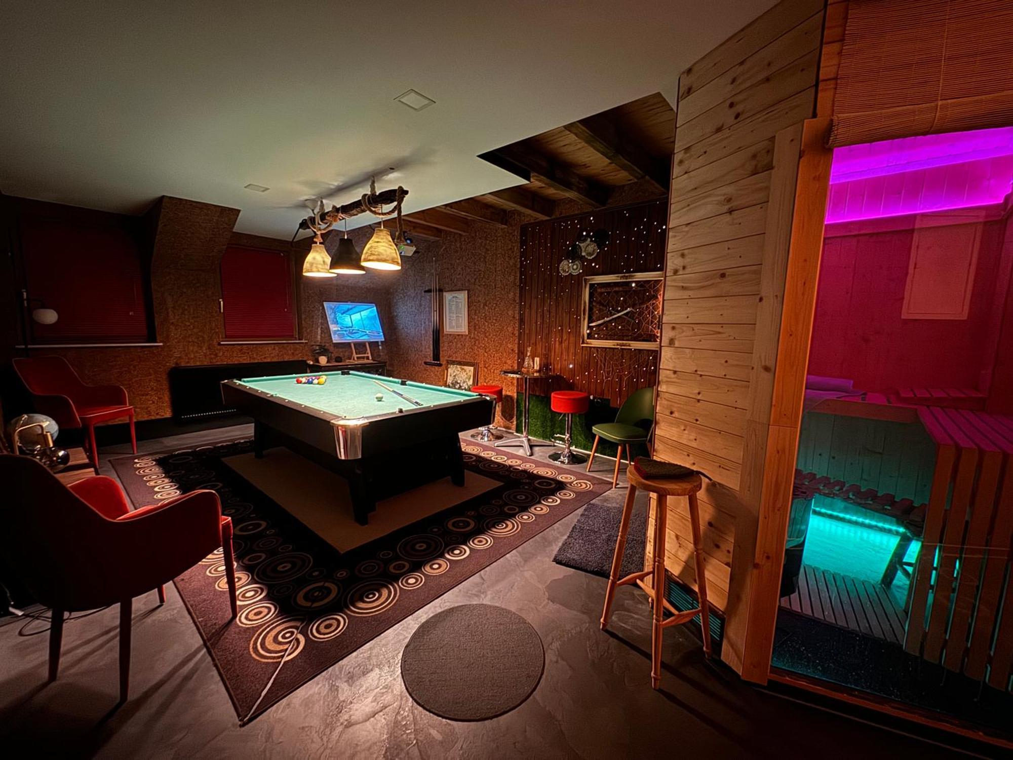 Bookeinfach Bad Ems - Private - Sauna Jacuzzi Whirlpool Swimmingpool Alahna Sup Beachvolleyball Billiards Ping Pong Cinema Theater Music Disco Ball Bbq Und Parkplaetze Exterior foto